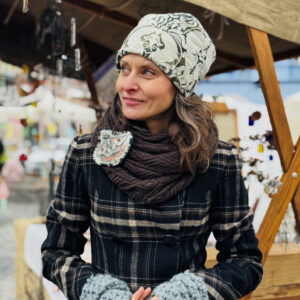 “Noční motýl z lišejníků”, šitá brož