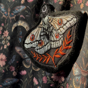 “Půlnoční motýl ll”, brož výšivka