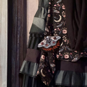 “Půlnoční motýl”, brož výšivka