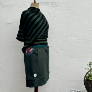 "Alenka a bílý králík”, krátká sukně s kapsami