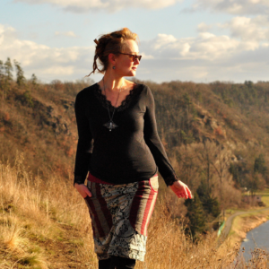 "Předjarní noční motýl", krátká sukně s kapsami